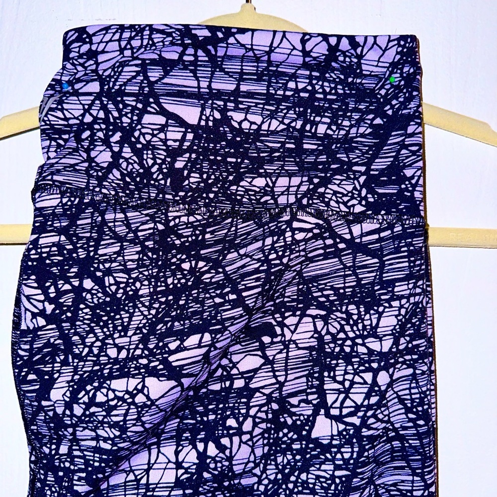 🌟3 for $21🌟 ON Active Capris XXL Light Purple with Abstract Dark Purple Print